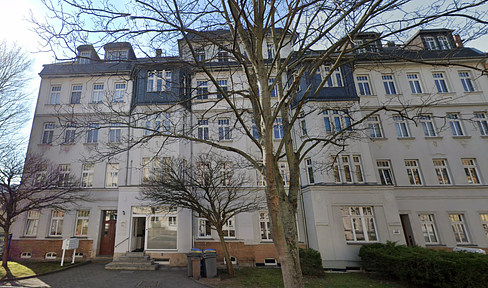 Helle 3 Zimmerwohnung mit Einbauküche und Westbalkon