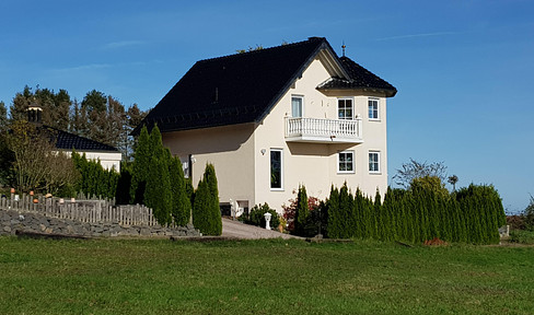 Detached house with granny apartment and double garage in Kalenborn