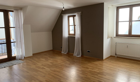 Tasteful and spacious maisonette apartment with four rooms, balcony and fitted kitchen in Augsburg