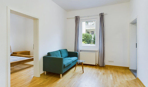 Perfect city location: renovated, partially furnished 2-room apartment in Olgastrasse