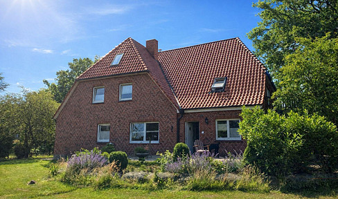 Modernisiertes Einfamilienhaus mit sonnigem Grundstück