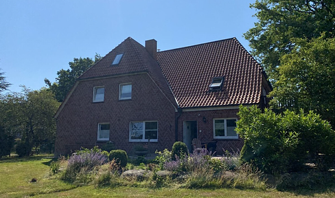 Modernisiertes Einfamilienhaus mit sonnigem Grundstück