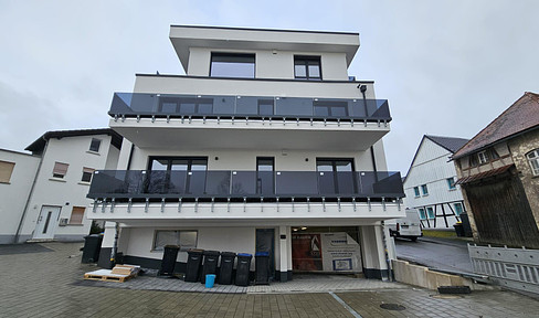 Neubau-Wohnungen in modernem Wohnhaus