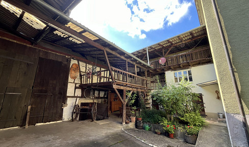 Charming half-timbered house with great potential and idyllic inner courtyard