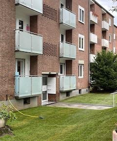 Beautiful 3-room apartment on the 3rd floor on the right with 2 balconies for sale - communal property renovated -