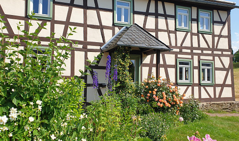 Dreiseitenhof mit saniertem Haupthaus, separatem Ferienhaus und großer Scheune