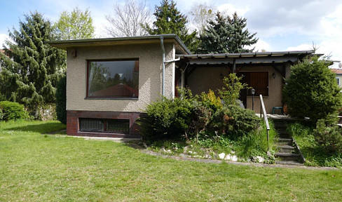 Authentic, quiet bungalow gem from 1967 in need of renovation