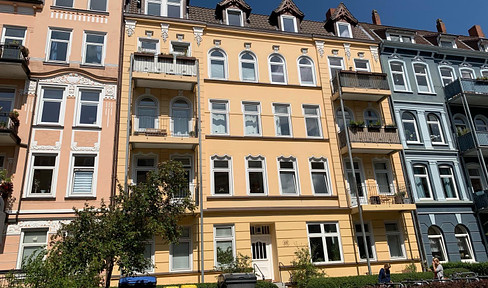 Stilvolle 3,5-Zimmer-Wohnung mit Balkon und Einbauküche in Kiel