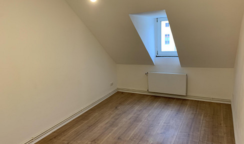 helle und geräumige Dachgeschosswohnung I 4,5 Zimmer I Trauerberg
