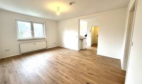 Bright, 1.5-room apartment with fitted kitchen, located in a central area.