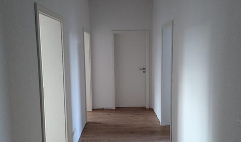 Refurbished 3-room apartment with balcony