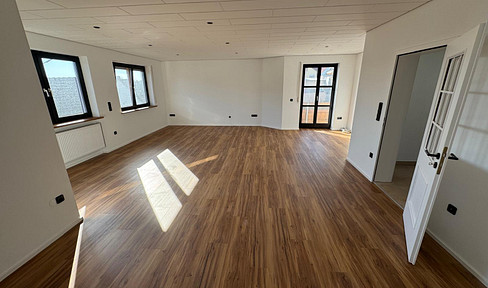 Großzügige Kernsanierte 3-Zimmer 1.OG Wohnung + 2 Balkone in zentraler Lage von Hepberg