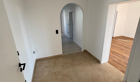 Spacious core-renovated 3-room 1st floor apartment + 2 balconies in a central location in Hepberg