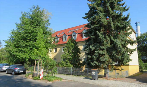 Ready-to-occupy 3-room maisonette apartment within walking distance of the Dahme, south of the old town of Köpenick