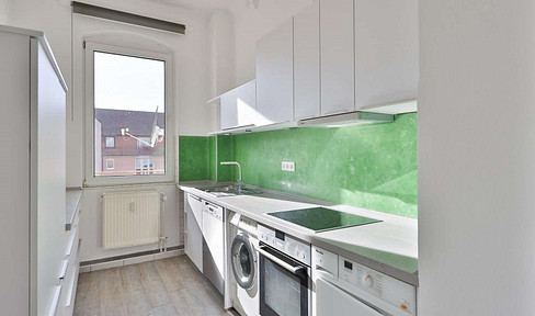 Beautiful 3-room apartment with high ceilings, balcony and fitted kitchen in the heart of Fürth