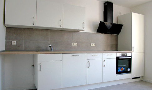 First occupancy after refurbishment: (furnished) modern 3-room apartment with spacious fitted kitchen in MD Buckau