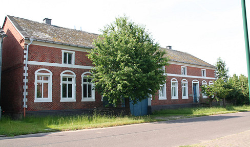 Four-sided farm (+7 hectares of land possible) - your dream of country life between Hamburg and Berlin