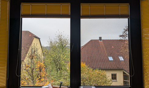 Toll geschnittene 4-Zimmer Wohnung mit Wintergarten