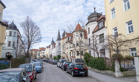 Denkmalgeschützter Altbau 2,5 Zimmer in bester Lage Neuhausen