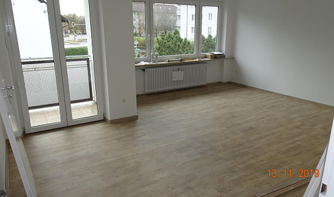 Commission-free - completely renovated 3-room apartment with balcony in Munich