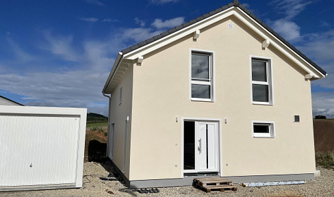 First occupancy: New-build Kfw 40 Plus detached house with EBK and PV system in Untersiemau