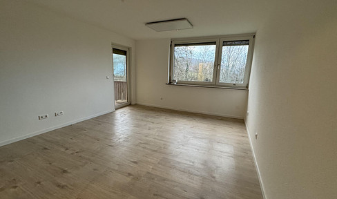 Frisch saniert: Schöne 2-Zimmer-Wohnung mit Balkon