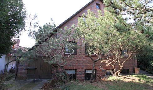 Detached house with granny apartment in the countryside in quiet residential street 30 km/h, Schnelsen, without estate agent