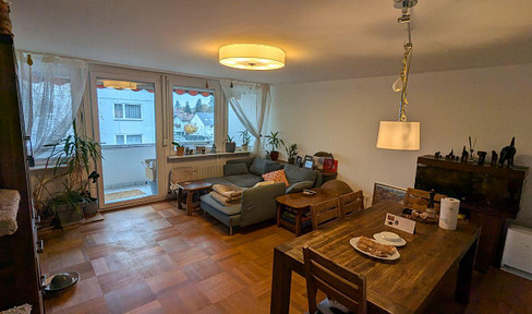 Light-flooded 3-room apartment with charm and ideal layout. FROM PRIVATE