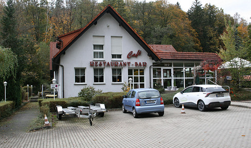 Condominium in a building used for gastronomy