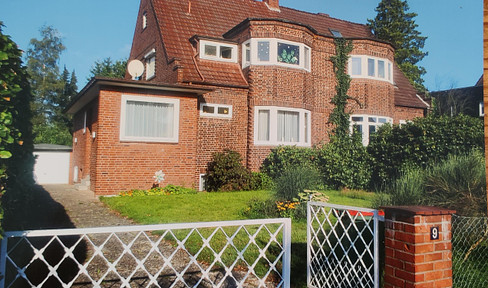 Semi-detached house on southwest-facing plot in Hamburg Volksdorf