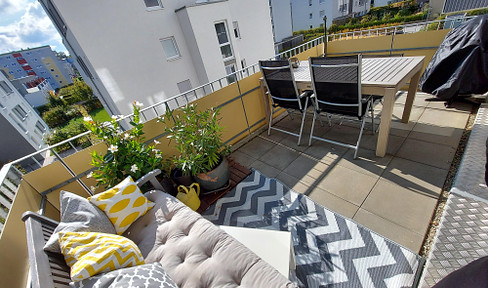 Bright south-facing 3-room apartment with sunny balcony plus underground parking space