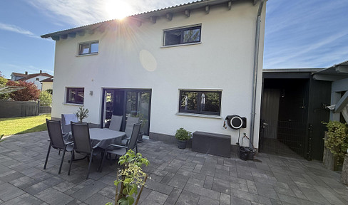 Modern single-family home in a prime location – as good as new, energy-efficient, and available for occupancy in the short term.