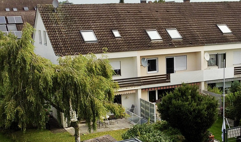 Terraced corner house in friendly surroundings