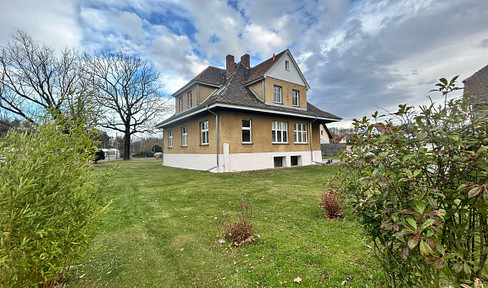 Repräsentative Villa mit großem Nebengelass