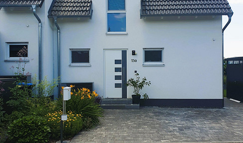 Modern semi-detached house with south-facing terrace in a quiet location - commission-free, from private owner -