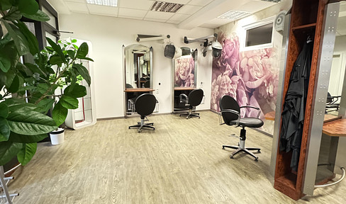 Heller und freundlicher Friseursalon