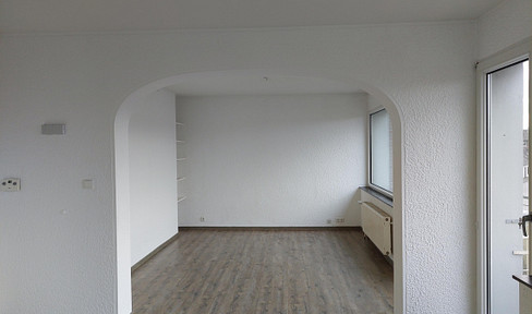 Zentrale 3 Zimmer-Wohnung mit kleinem separatem Büro