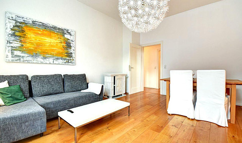 Light-flooded, fully furnished 2-room apartment in an old building with balcony in the west of Stuttgart