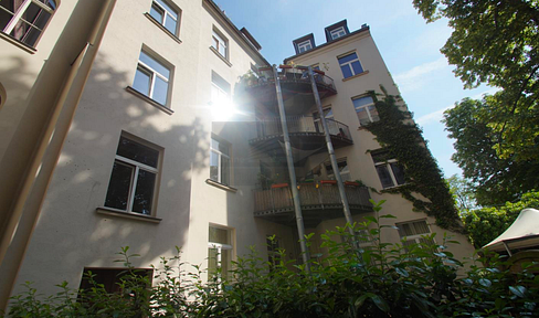 5 Zimmer Wohnung mit Einbauküche und Balkon im Musikerviertel im 2OG zu vermieten