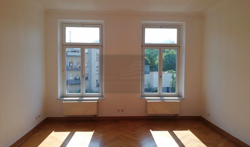 5 room apartment with fitted kitchen and balcony in the musicians' quarter on the 2nd floor for rent- RESERVED