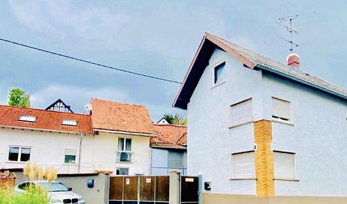 Two houses, two entrances - Spacious single-family home bargain in Butzbach / Münster