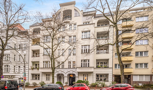 Available: Rare gem of an old building with elevator in Charlottenburg-Halensee