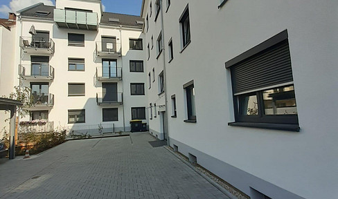 Schöne helle sanierte 2-Zimmer Wohnung mit Balkon und Terrasse in der Stadtmitte