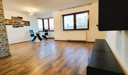 Renovated 2.5 room apartment with fitted kitchen and garage in Südoststadt