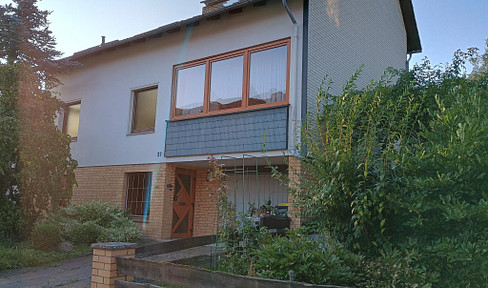 Spacious single-family or multi-generation house with beautiful garden