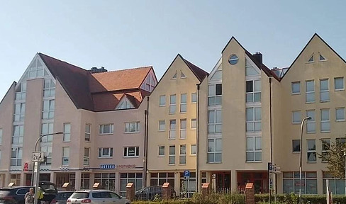 hochwertige 3-Raum-Maisonette-Wohnung mit EBK, Plissees und Fahrstuhl im Haus!