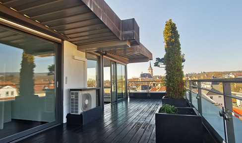 Above the rooftops of the city / Fully air-conditioned penthouse apartment with large terrace in a city location