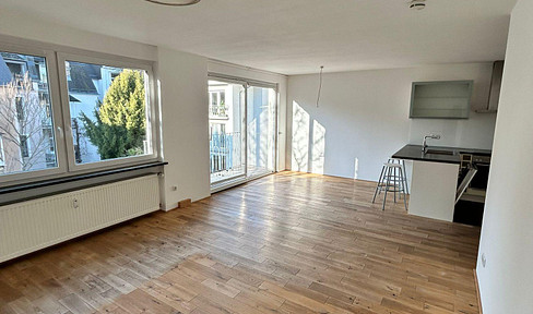 Elegant 3.5 room apartment in prime location in Frankfurt's West End