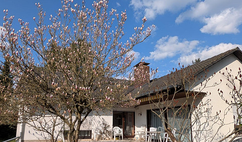 Bungalow with a large plot of land, located in a quiet and conveniently accessible area.