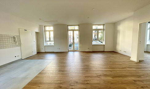 Newly renovated 3.5 room apartment with 2 balconies near Musterschule